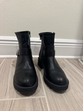 Arizona Jean Company Black Lug Sole Ankle Boots